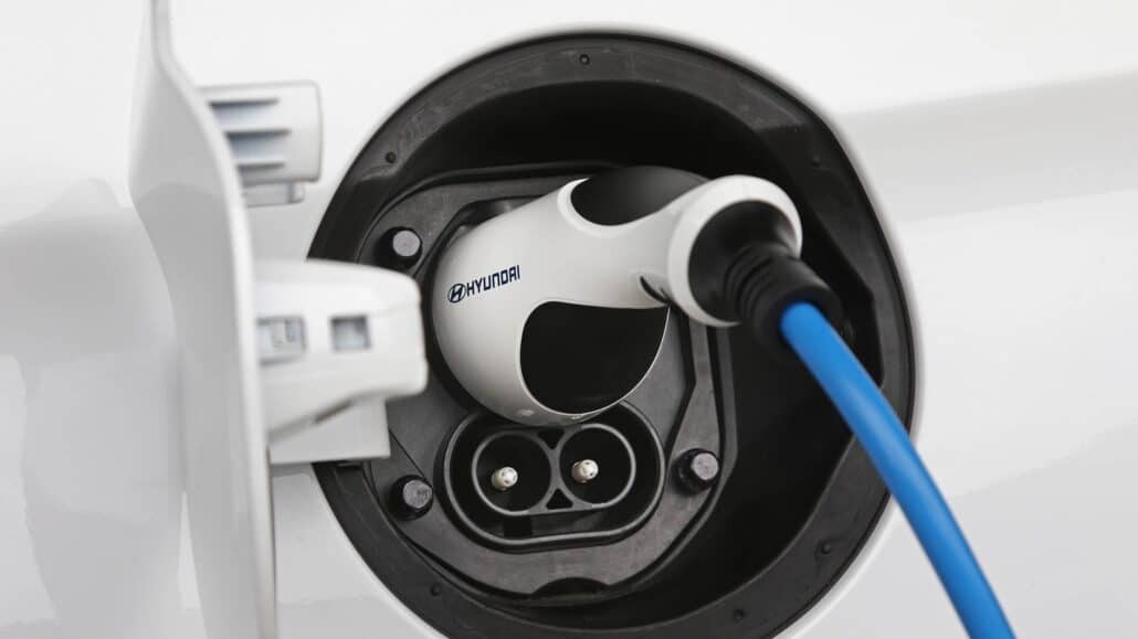 Hyundai_IONIQ_Electric-11@2x